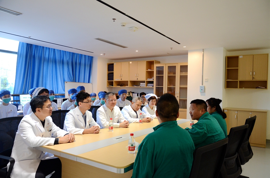  皇冠足球投注网
暖心护送外籍罕见病患儿回家