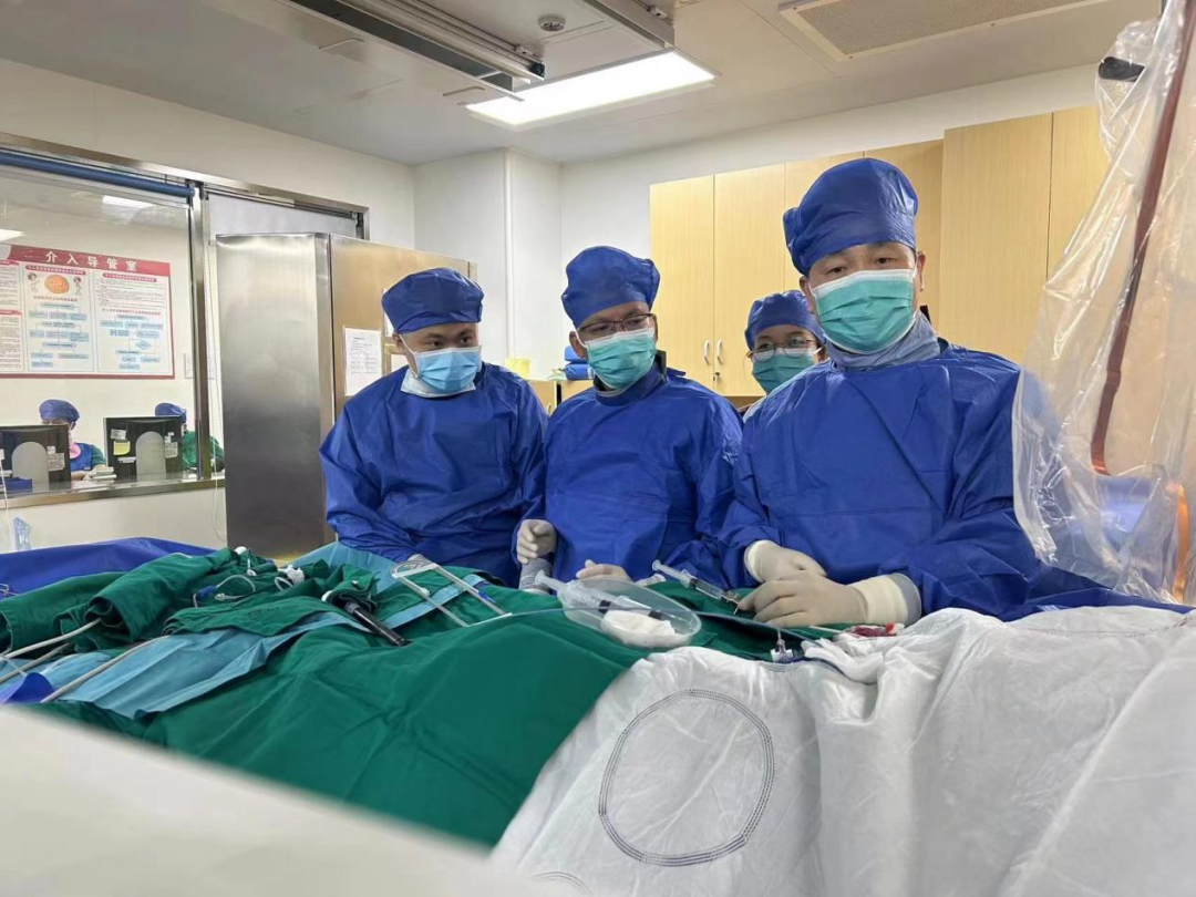 中山一院何建桂教授到皇冠足球投注网
进行学术指导