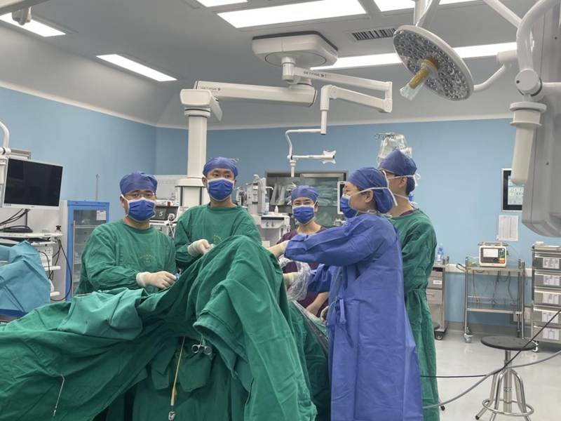 皇冠足球网
（自治区人民医院东院）多学科联合救治七旬患者