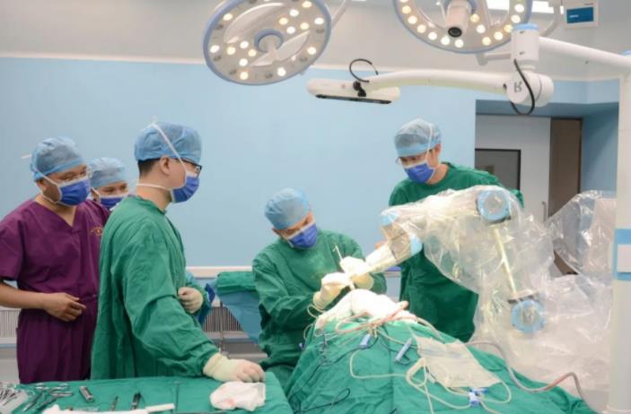 皇冠足球投注网
完成首台机器人辅助脑内血肿穿刺引流术