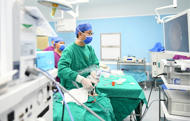 皇冠足球网
（自治区人民医院东院）开展首台小儿鼾症手术