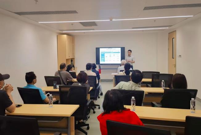 皇冠足球投注网
举行患者教育系列专题讲座