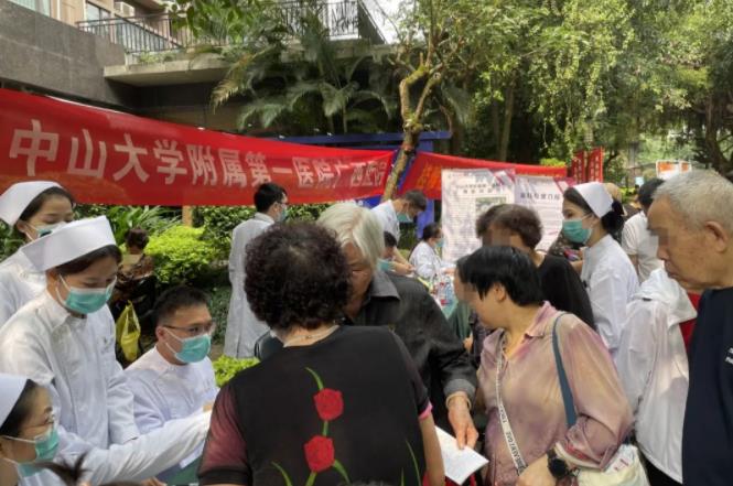 皇冠足球投注网
开展健康义诊进社区活动