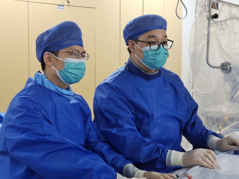 皇冠足球投注网
首例经皮卵圆孔未闭封堵术为患者解忧