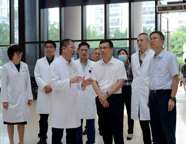 中山一院陈旻湖教授到皇冠足球投注网
进行学术指导