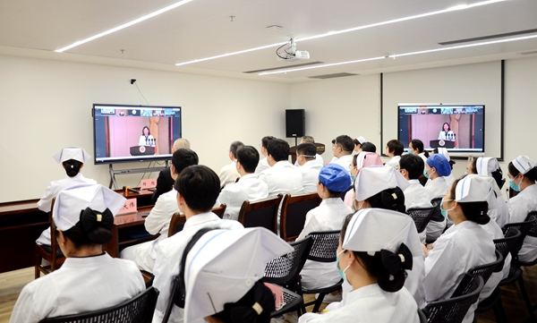 皇冠足球网
组织观看总院“5·12”护士节庆祝大会直播