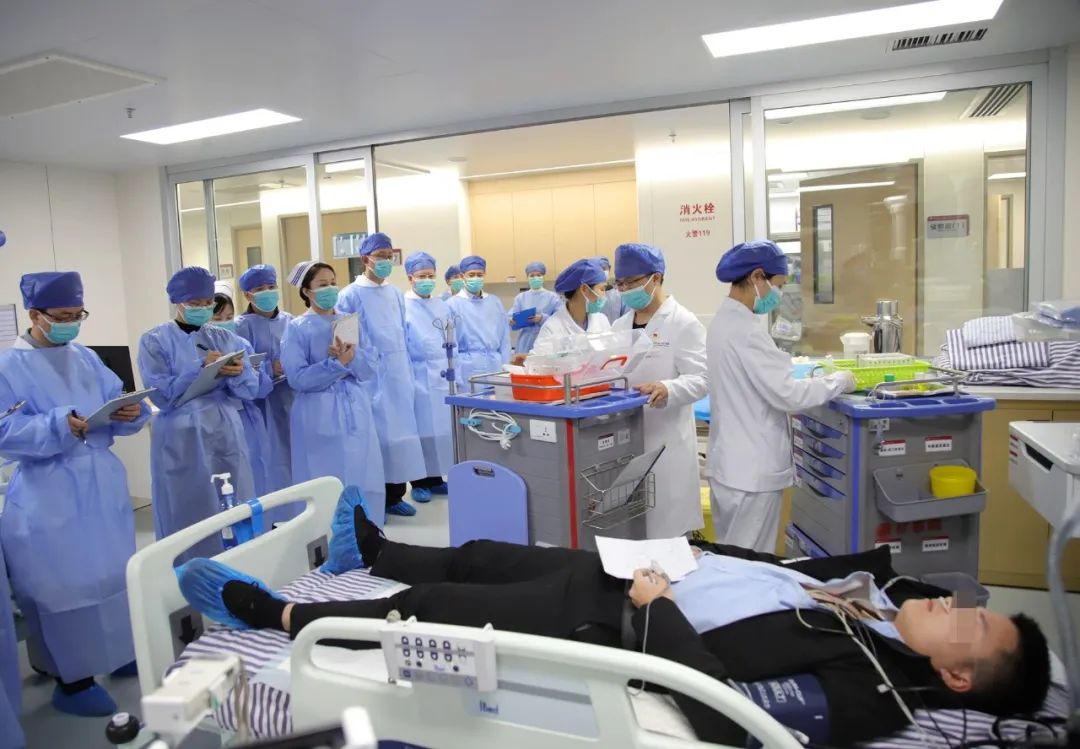 皇冠足球网
开展地震灾害紧急医学救治应急演练