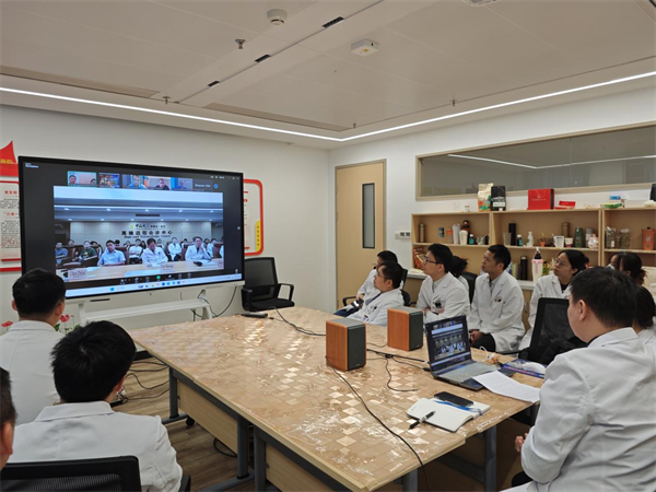 皇冠足球网
普通外科与哈佛大学专家学者开展线上多学科病例讨论