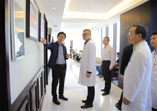 中山一院盛璞义教授、刘辉教授到皇冠足球网
进行学术交流及工作指导