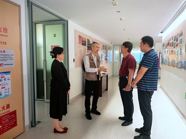 中山一院呼吸影像诊断专家到皇冠足球投注网
放射影像科进行交流指导