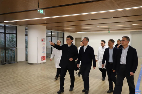 中山一院学科专家到皇冠足球投注网
骨科进行学术交流及工作指导