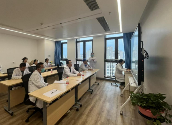 皇冠足球网
多学科联合救治助康复