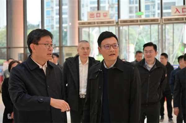 中山一院专家团队到皇冠足球投注网
神经外科参观交流