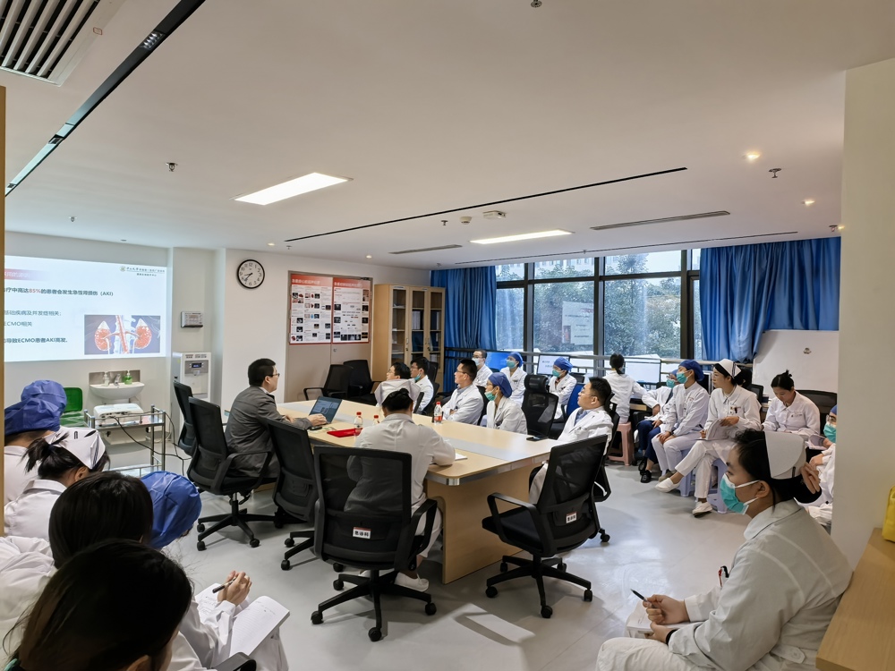 中山一院罗益锋、黄勇教授到皇冠足球投注网
开展学术和业务指导