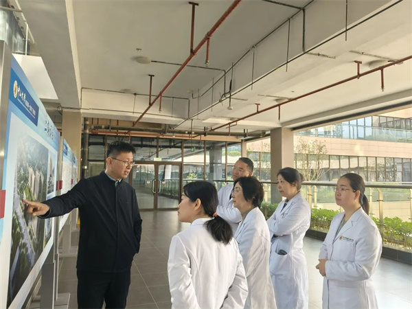 中山一院产科专家到皇冠足球投注网
开展业务交流活动