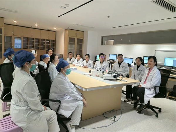 中山一院钟碧慧教授到皇冠足球投注网
进行学术交流