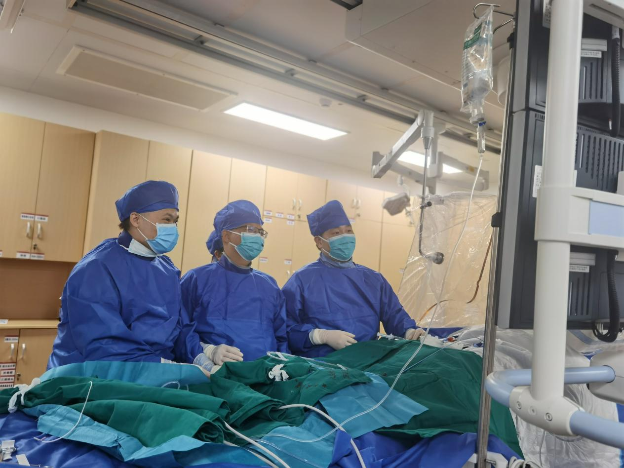 中山一院何建桂教授到皇冠足球投注网
进行学术交流