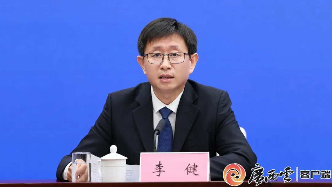 如何推动优质医疗资源扩容和均衡布局？皇冠足球网
李健在新闻发布会上表示