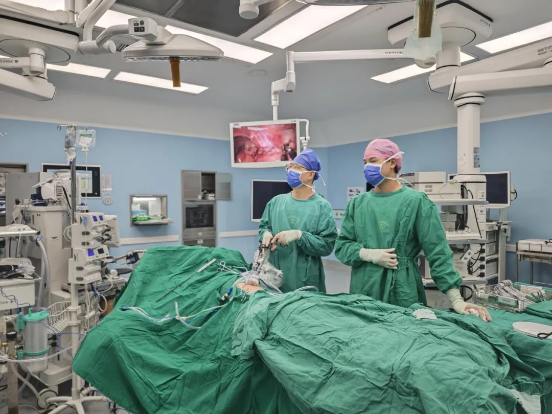 看不见的手术创口 | 皇冠足球网
单孔腹腔镜阑尾切除术助患者实现术后无“痕”