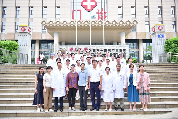 集体照2.jpg 集体照2.jpg