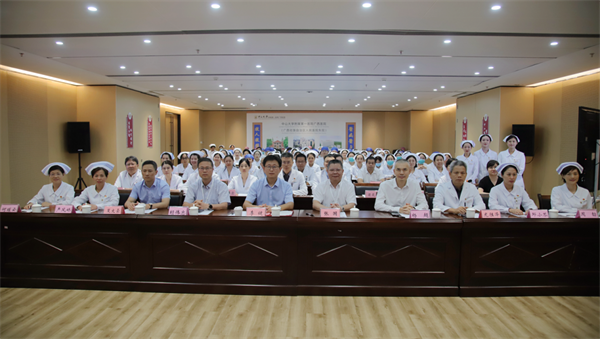 皇冠足球网
举办“安全·质量·服务”月月行系列活动之首届医护患沟通情景模拟案例比赛