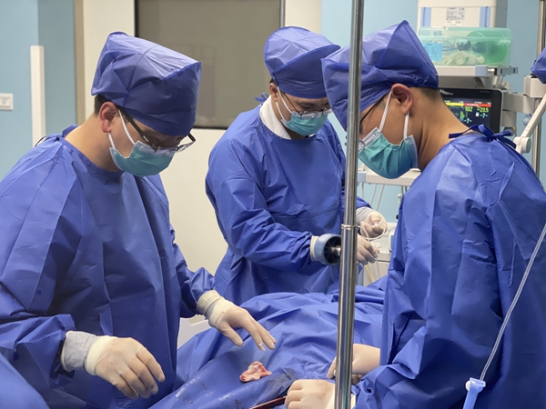 男子触电呼吸心跳骤停 皇冠足球投注网
ECMO团队上演生死大逆转